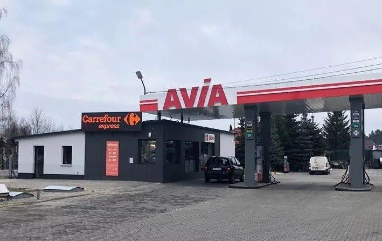 Stacja paliw w Tomaszowie Lubelskim ze sklepem Carrefour Express (materiały prasowe Unimot)