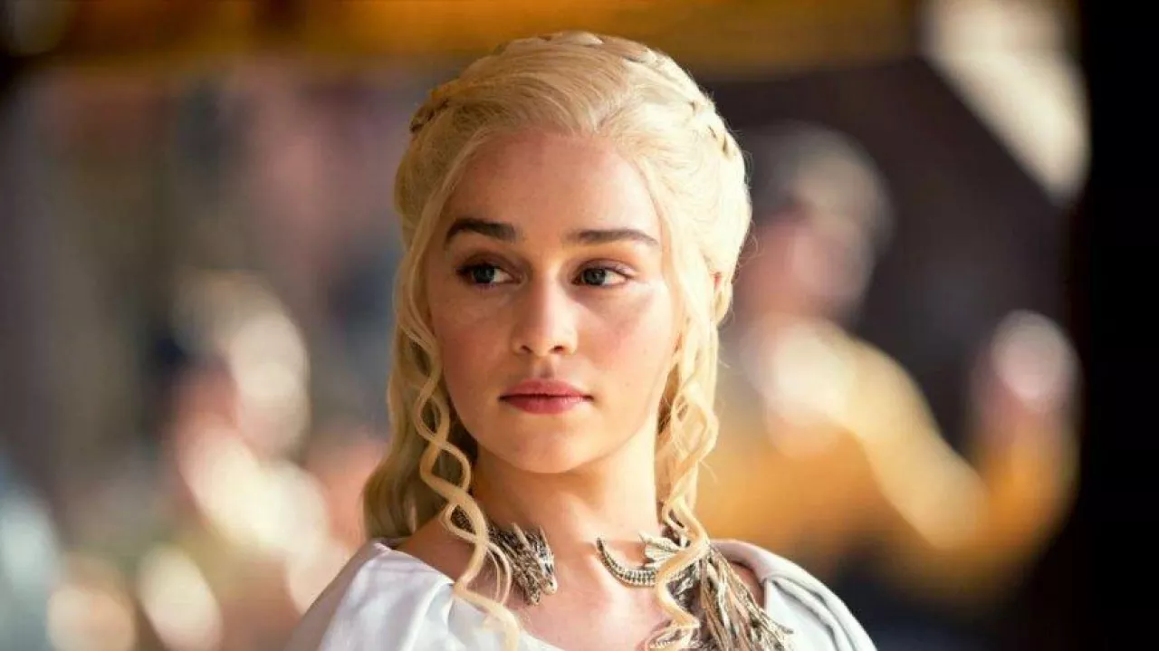 Emilia Clarke jako Daenerys Targaryen w ”Grze o Tron” (fot. HBO)