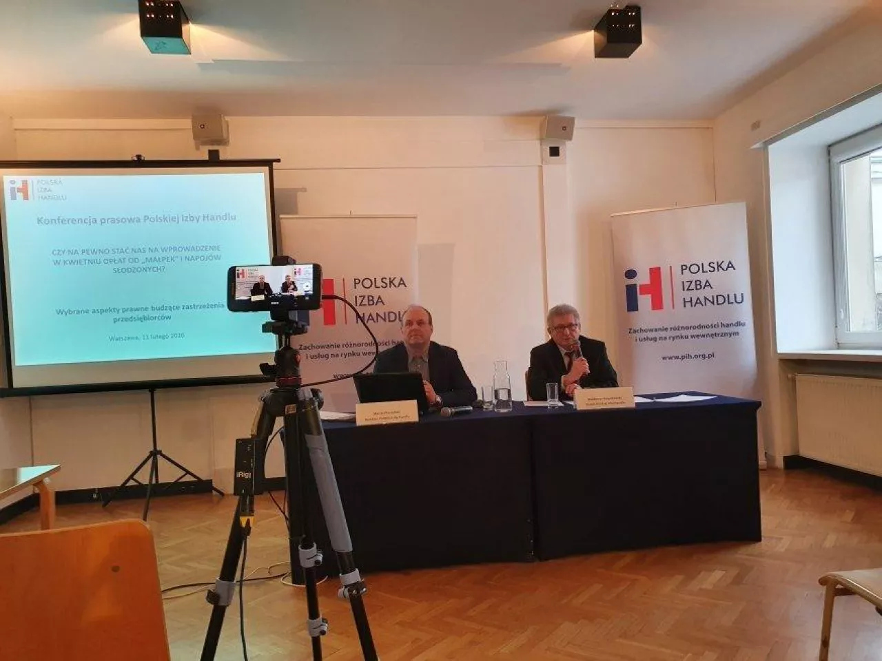 Maciej Ptaszyński i Waldemar Nowakowski podczas konferencji Polskiej Izby Handlu (fot. wiadomoscihandlowe.pl)