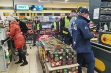 Blokada marketu Biedronka przez rolników z AgroUnii (mat. własne)
