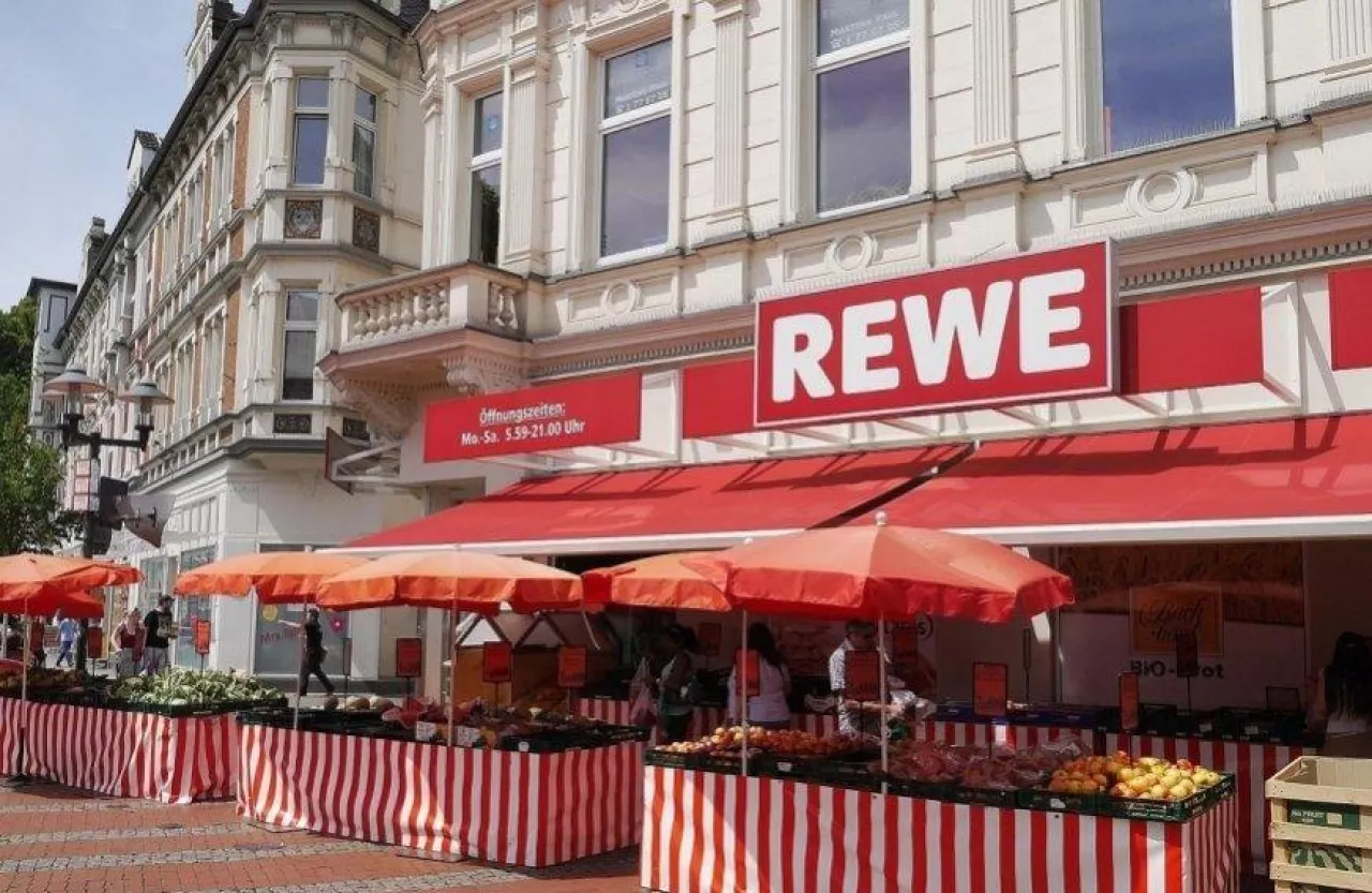Na zdj. sklep niemieckiej sieci Rewe (fot. Wikimedia Commons, na lic. CC BY-SA 3.0/zdjęcie ilustracyjne)