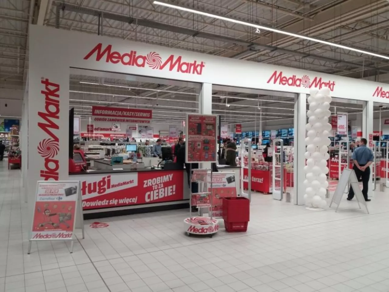 MediaMarkt na terenie hipermarketu Carrefour w Łodzi, ul. Szparagowa (fot. Konrad Kaszuba)