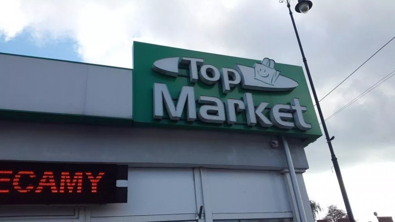 Na zdj. szyld Top Market na sklepie w podwarszawskim Konstancinie (fot. wiadomoscihandlowe.pl)