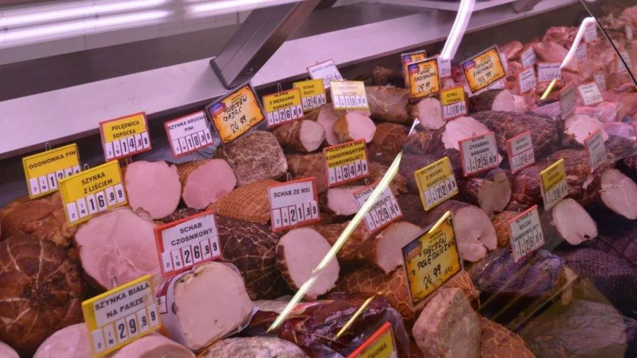 Lada z wędlinami i mięsem w supermarkecie (materiały własne)
