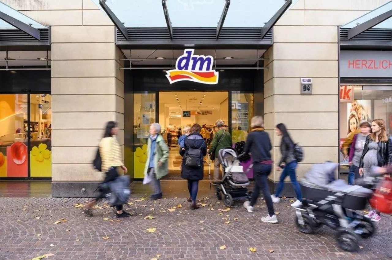 Niemieccy konsumenci stali się zwolennikami robienia możliwie kompleksowych zakupów w jednym miejscu, żeby ograniczyć liczbę wizyt w sklepach (fot.dm/Artis Uli Deck)