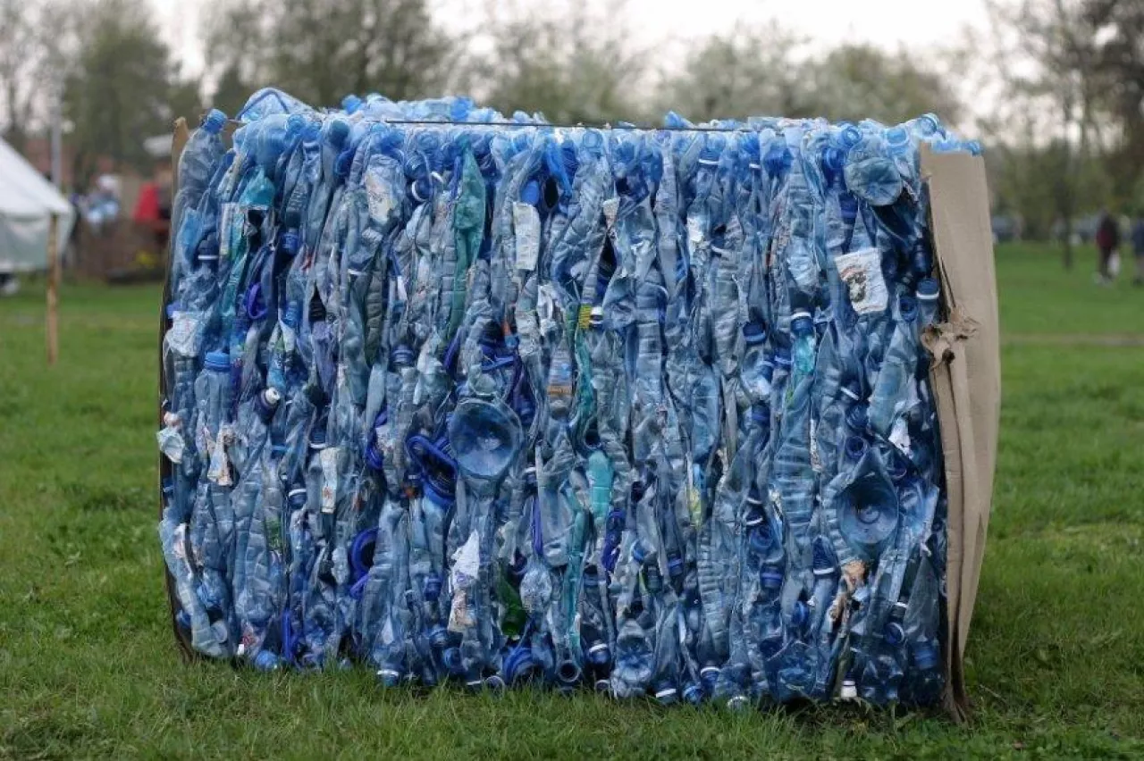 Plastikowe odpady (fot. fot. Pixabay CC0)