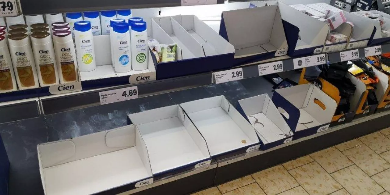Tak wyglądały 11 marca br. półki z mydłami Cien - własnej marki Lidla   (fot. wiadomoscikosmetyczne.pl)