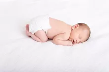 Jednorazowe pieluszki dla niemowląt i małych dzieci zostały objęte nową, niższą stawką VAT (fot. pixabay)