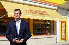 Czy sklepy Społem wejdą w skład Narodowego Holdingu Spożywczego? (fot. HW; KPRM/K.Maj, CC0, fotomontaż: wiadomoscihandlowe.pl)