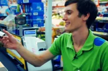 Znalezienie pracownika do sklepu stało się łatwiejsze z powodu koronakryzysu (fot. JMP, za: Youtube)