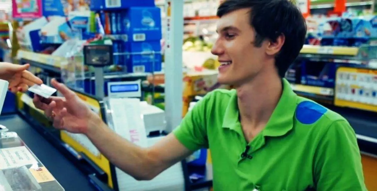 Znalezienie pracownika do sklepu stało się łatwiejsze z powodu koronakryzysu (fot. JMP, za: Youtube)