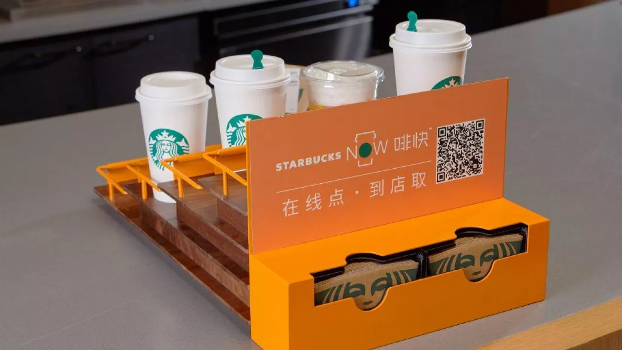 Partnerstwo strategiczne Alibaba i Starbucks w Chinach (Źródło: alizila.com)