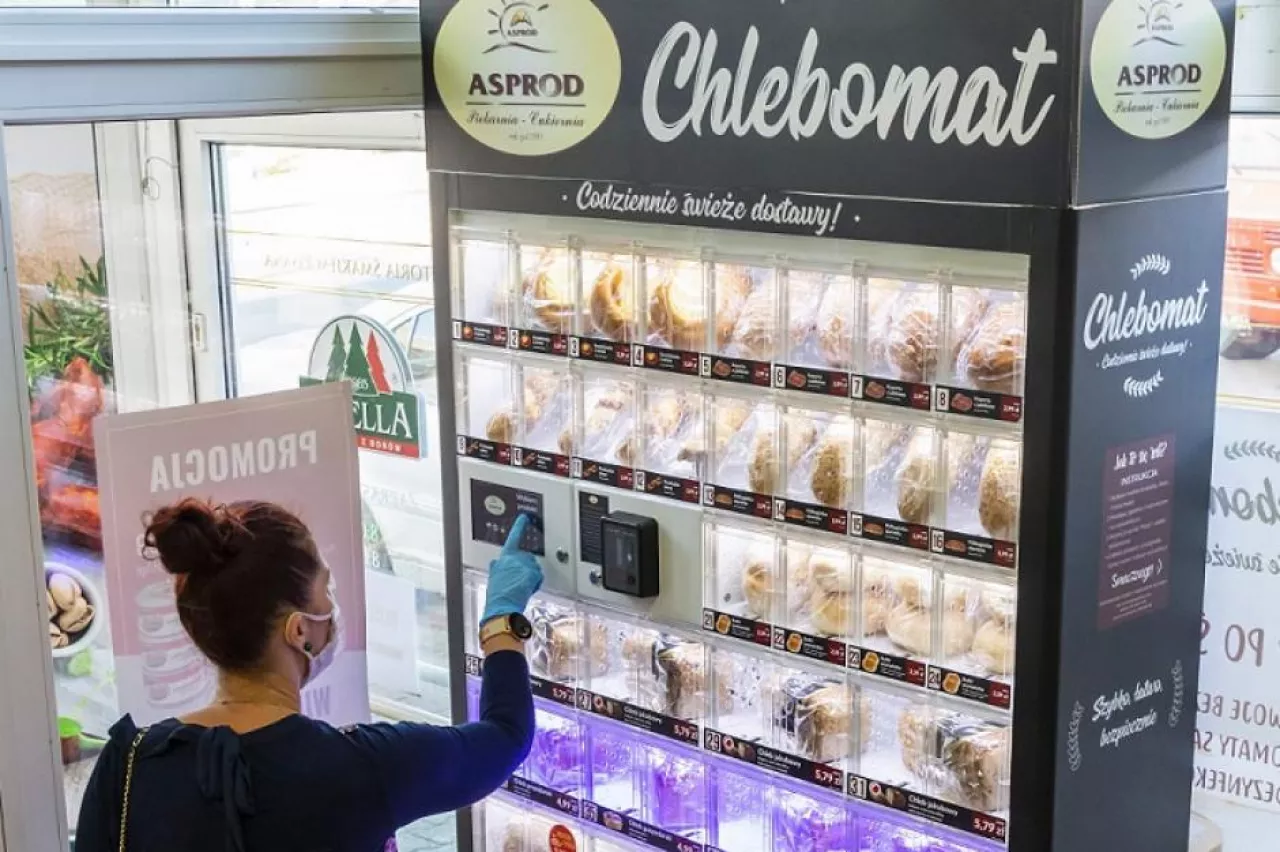 Chlebomat firmy Asprod pojawił się m.in. w sklepach Gzella (mat. prasowe)