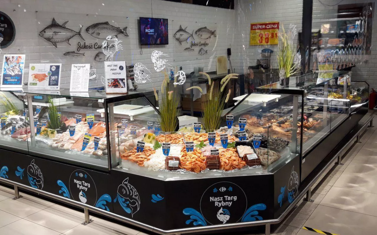 Dział rybny w sklepie Carrefour (fot. Carrefour)