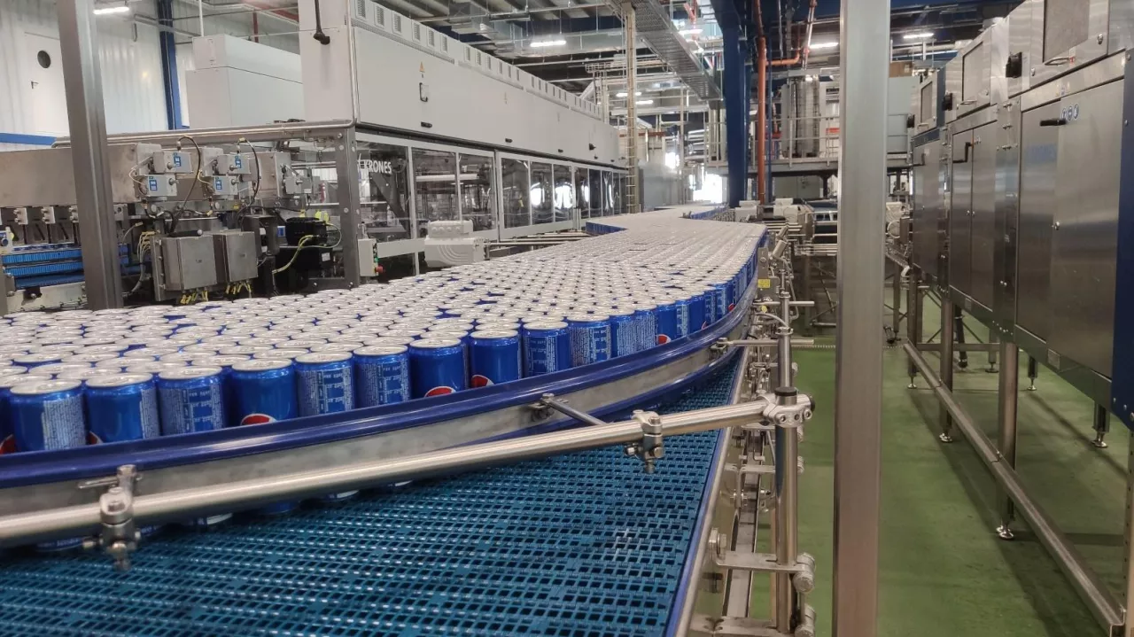 Nowa linia produkcyjna w zakładzie PepsiCo w Michrowie (fot. PepsiCo)