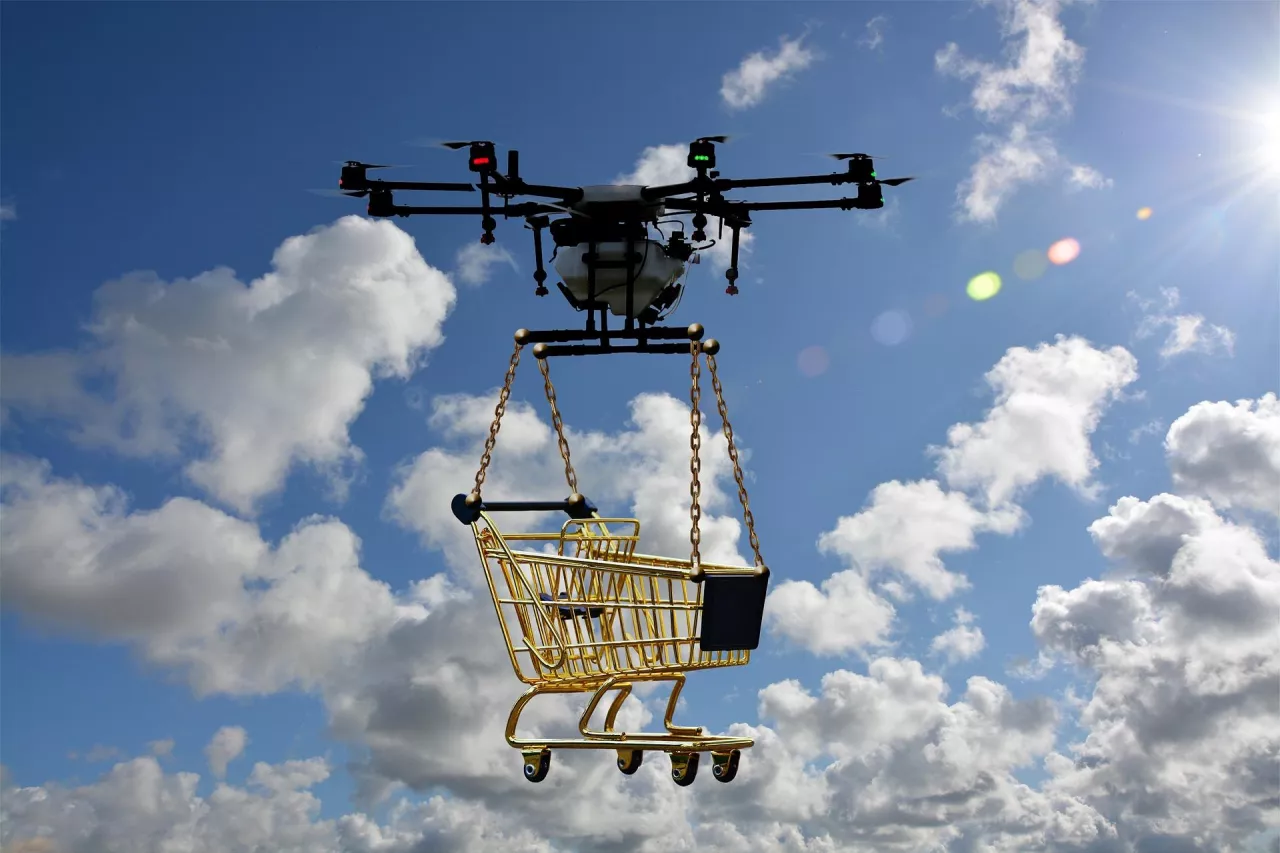 Dron dostarczy zakupy spożywcze (fot. pixabay)