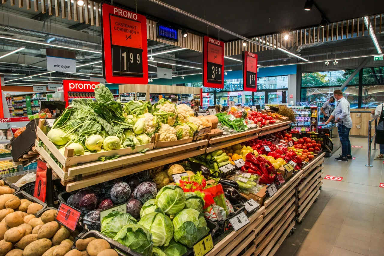 Supermarket w koncepcie Monaco sieci Profi Rom Food (Profi rom Food)