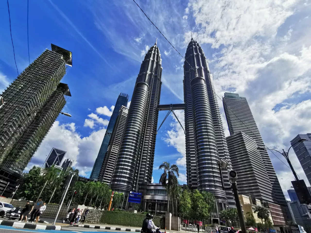 Petronas Towers w Kuala Lumpur, stolicy Malezji (Unsplash.com/Sua Truong)