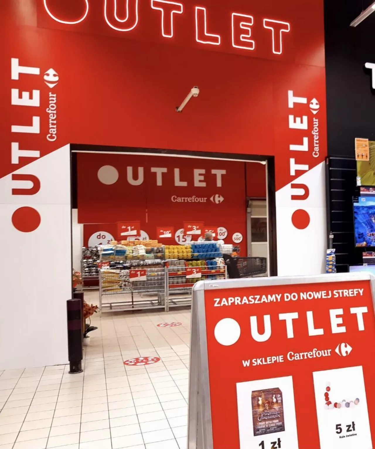 Strefa Outlet w hipermarkecie Carrefour (Carrefour Polska)