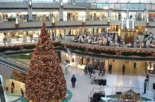 Zakupy świąteczne coraz częściej robione są przez Polaków w internecie (fot. freeimages.com)