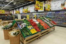 Stoisko warzywne w sklepie Carrefour w Radomiu (fot. materiały prasowe)