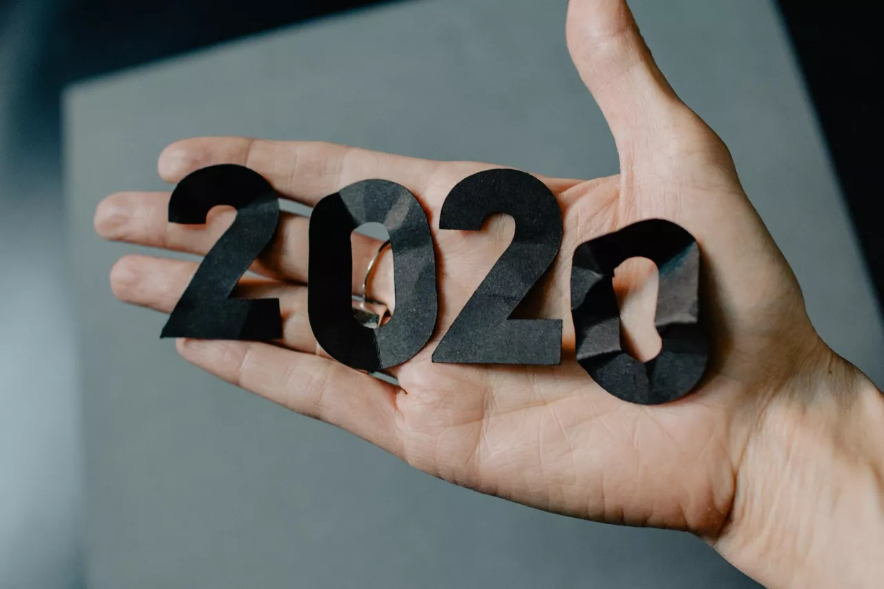 Rok 2020 w handlu (Unsplash.com/Kelly Sikkema)