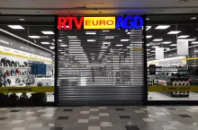 Zamknięty sklep RTV Euro AGD z powodu obostrzeń związanych z pandemią COVID-19 (wiadomoscihandlowe.pl/MG)