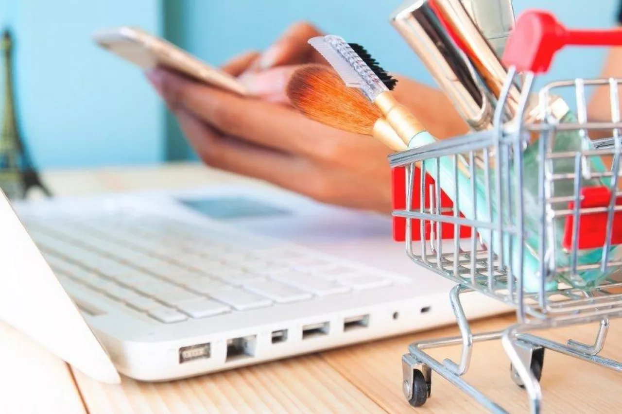 Liczba transakcji w branży e-commerce może w tym roku wzrosnąć o 40 proc. (fot. adobe stock)