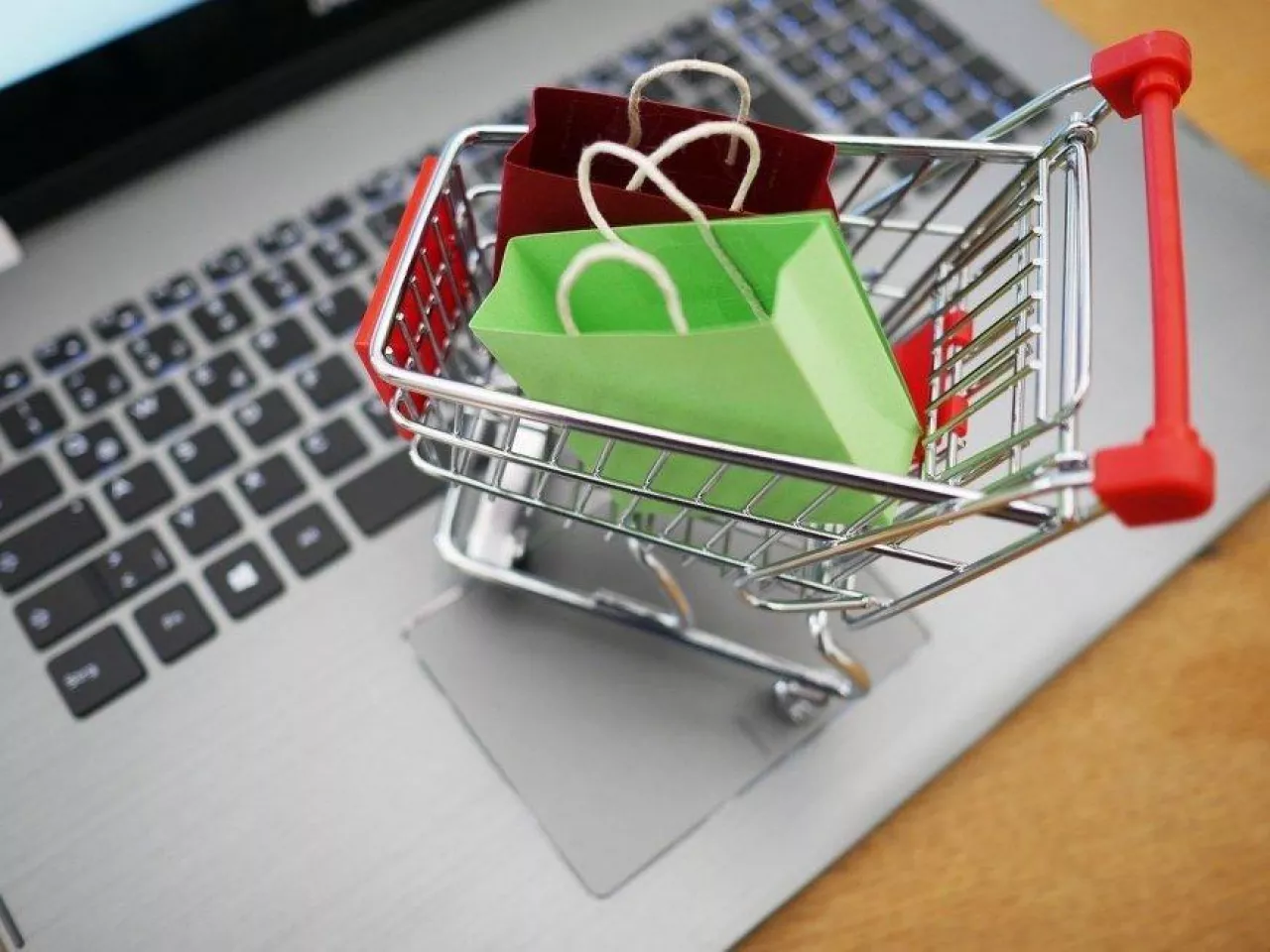 E-commerce otwiera nowe możliwości - zwłaszcza w tym roku, gdy z powodu koronawirusa sytuacja w handlu zmieniła się diametralnie (fot. Pixabay)