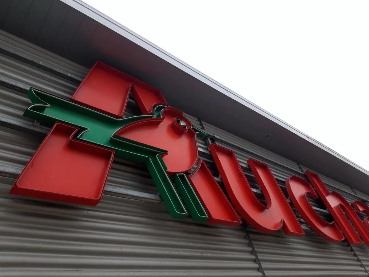 Hipermarket Auchan w Markach pod Warszawą (wiadomoscihandlowe.pl)