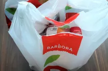 Nowy sklep Barbora.pl zadebiutował w Warszawie. Na zdjęciu dostarczone zakupy (widomoscihandlowe.pl/MG)