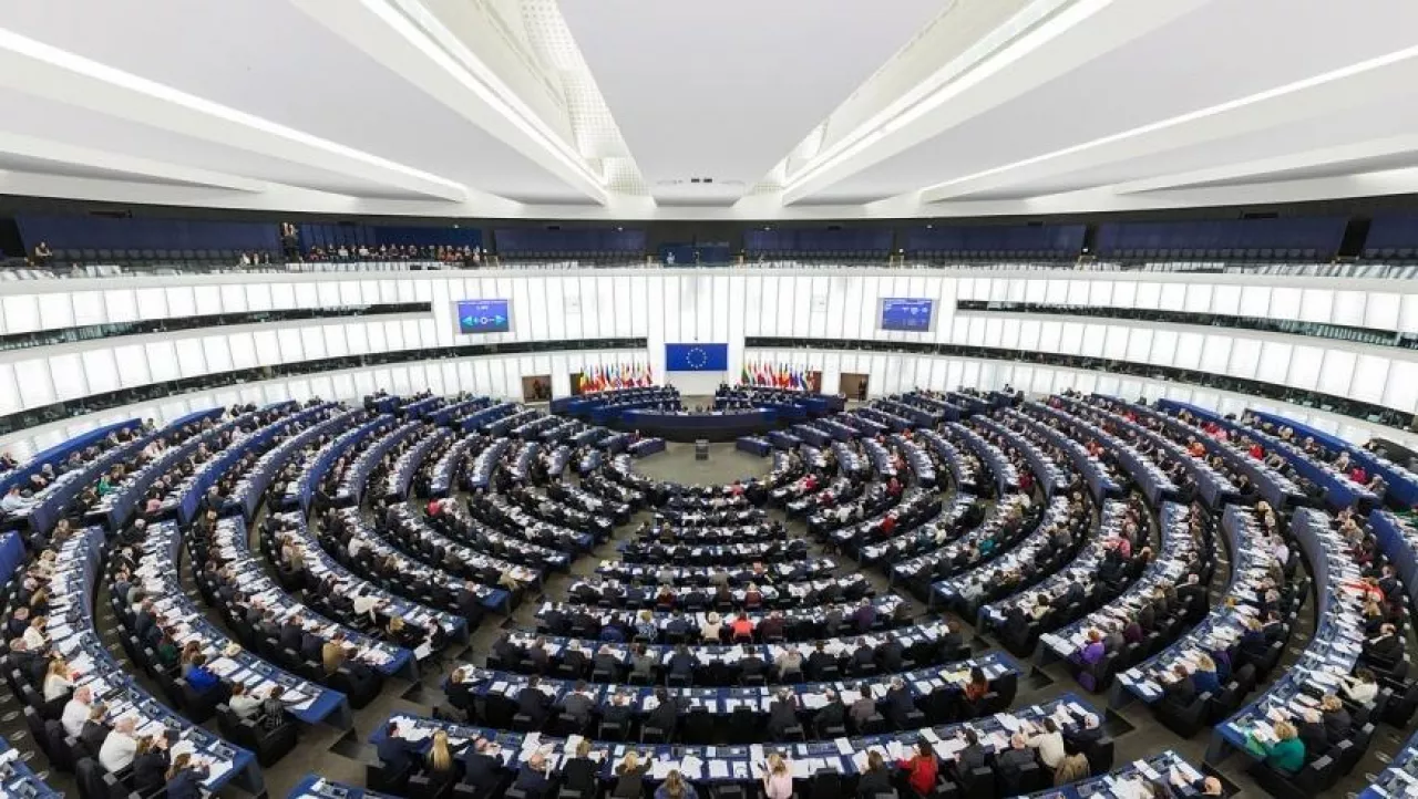 Na zdj. Parlament Europejski (fot. Wikimedia Commons/Diliff, na lic. CC BY-SA 3.0)
