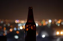 Od kilku lat piwo bezalkoholowe jest najszybciej rosnącą pod względem sprzedaży kategorią wśród piwa (fot. Eeshan Garg/Unsplash)