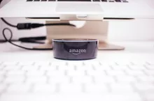 Urządzenie Amazon Echo Dot (Unsplash.com/Piotr Cichosz)