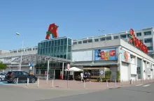 Hipermarket Auchan w centrum handlowym Okęcie Park (wiadomoscihandlowe.pl/MG)