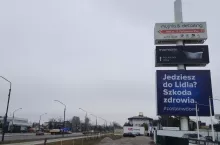 Na zdj. billboard nawiązujący do zakupów w Lidlu (fot. wiadomoscihandlowe.pl)
