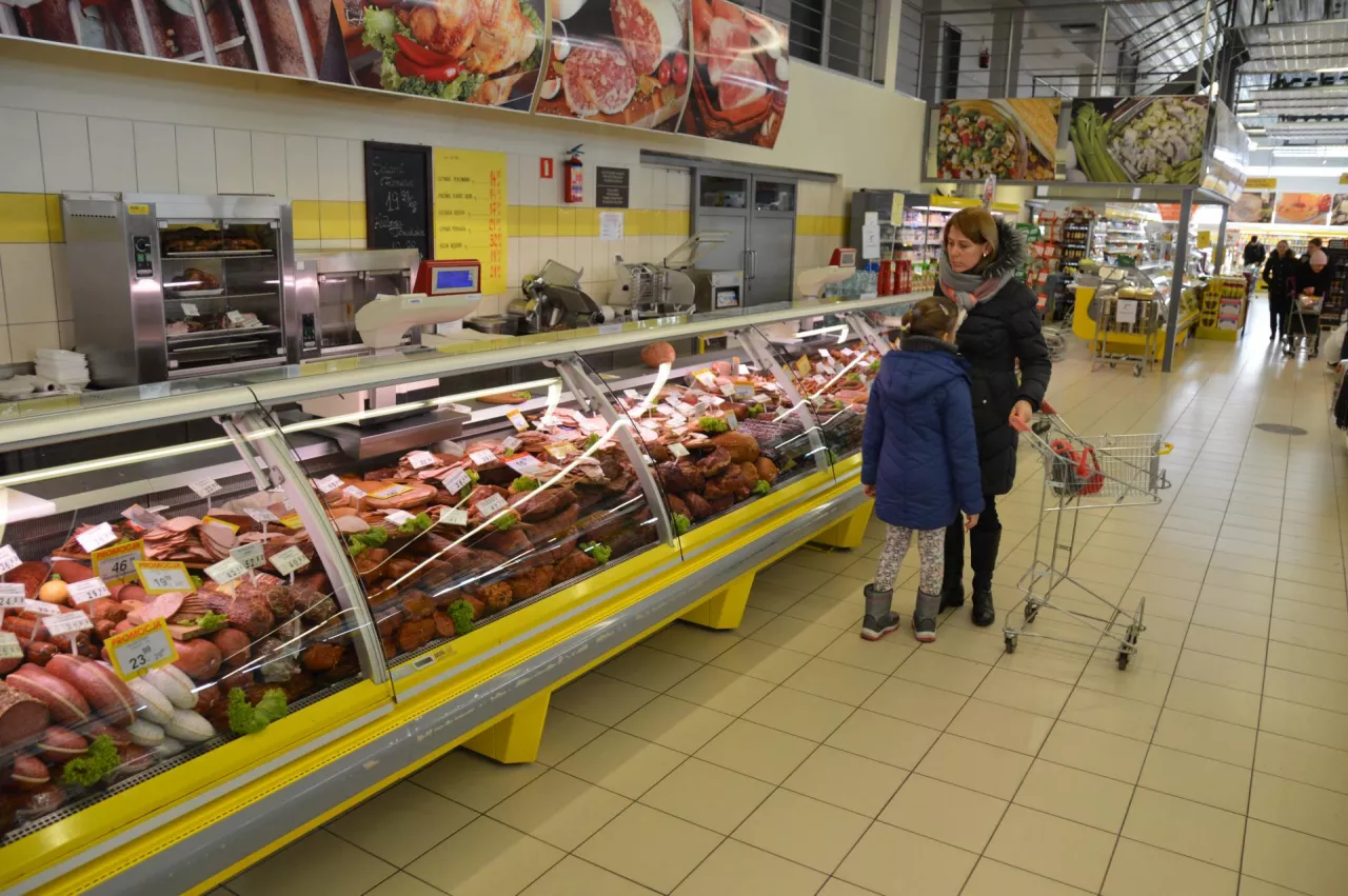 Dobrze zaopatrzona lada mięsno-wędliniarska pozytywnie wpływa na sprzedaż w sklepie (fot. wiadomoscihandlowe.pl/ŁR)