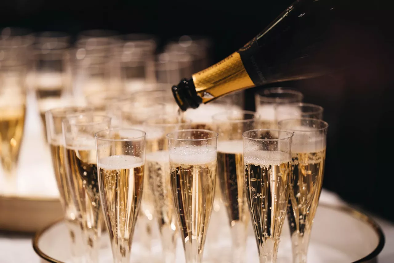 szampan (Unsplash.com)