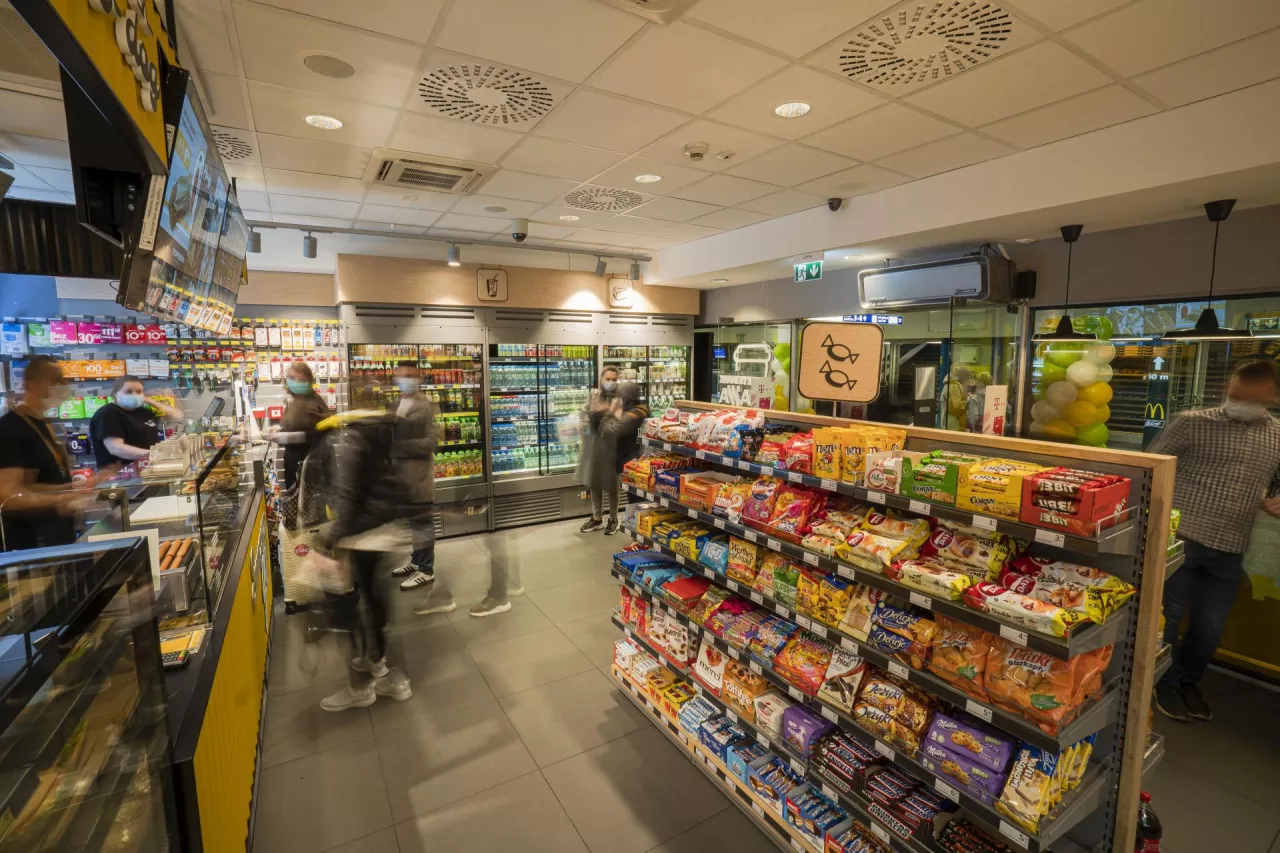 1 Minute, nowy koncept sklepu convenience (Lagardère Travel Retail)