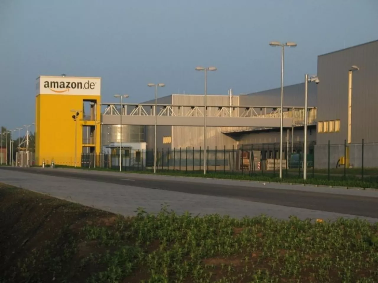 Centrum logistyczne Amazona w Lipsku (fot. Medien-gbr, CC-BY-SA-3.0)