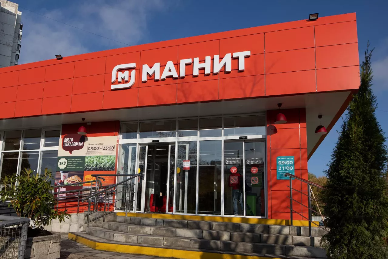 Tradycyjny sklep sieci Magnit z Rosji (Magnit)