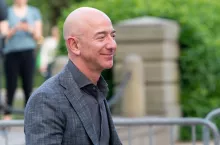 Jeff Bezos niebawem poleci w kosmos (fot. lev radin / Shutterstock.com)