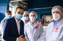 Mateusz Morawiecki odwiedza fabrykę słodyczy Flis (fot. Kancelaria Premiera)