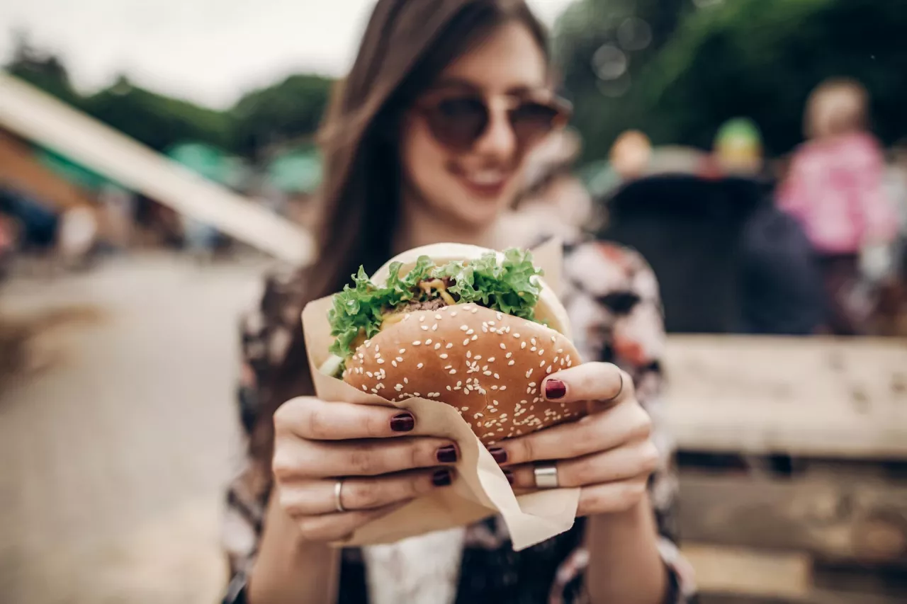 Roślinne burgery wchodzą do sieci restauracji (Shutterstock)