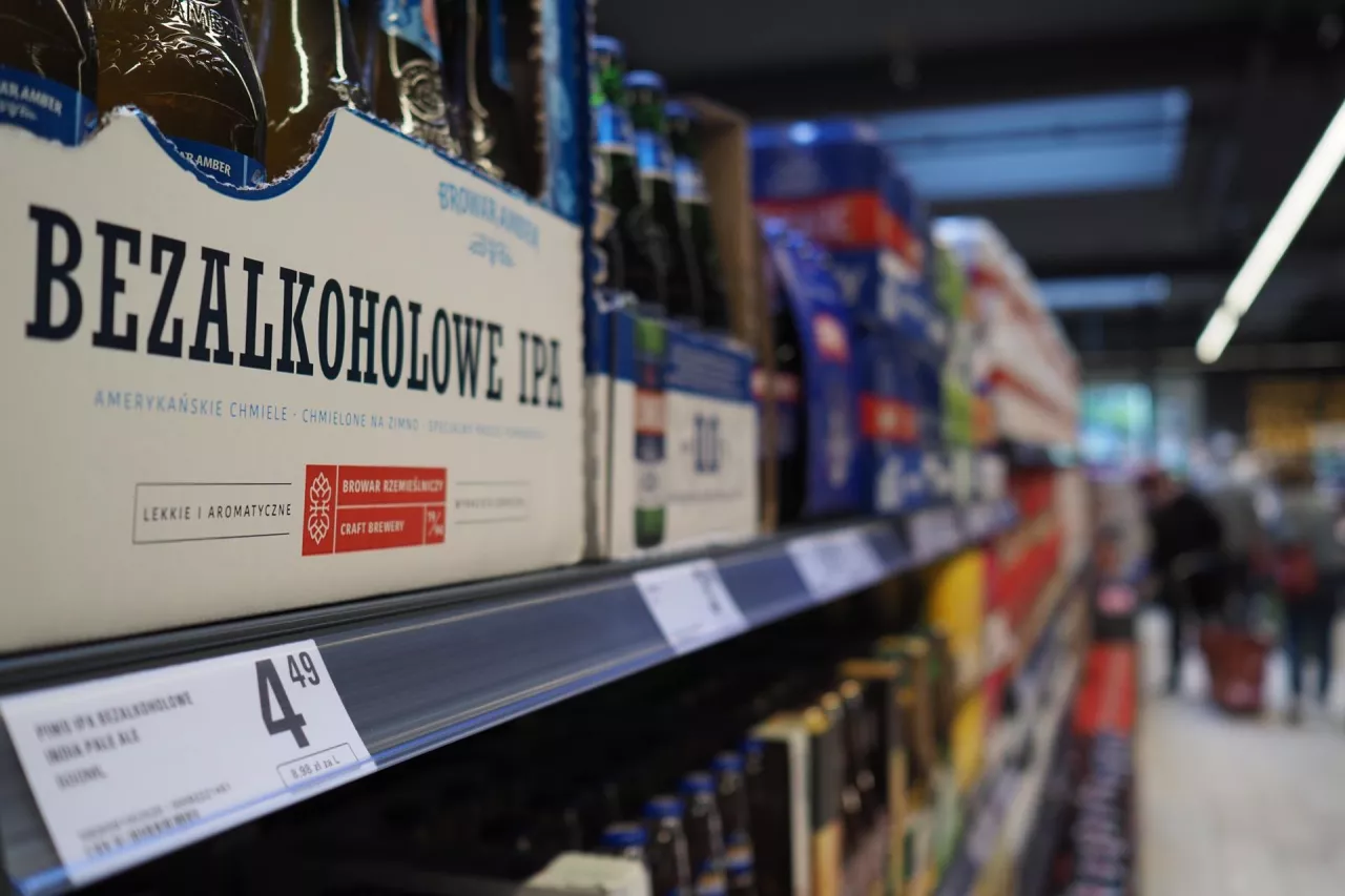 Sprzedaż piwa bezalkoholowego przekroczyła 1 mld zł w 2020 r. (fot. Łukasz Rawa/wiadomoscihandlowe.pl)