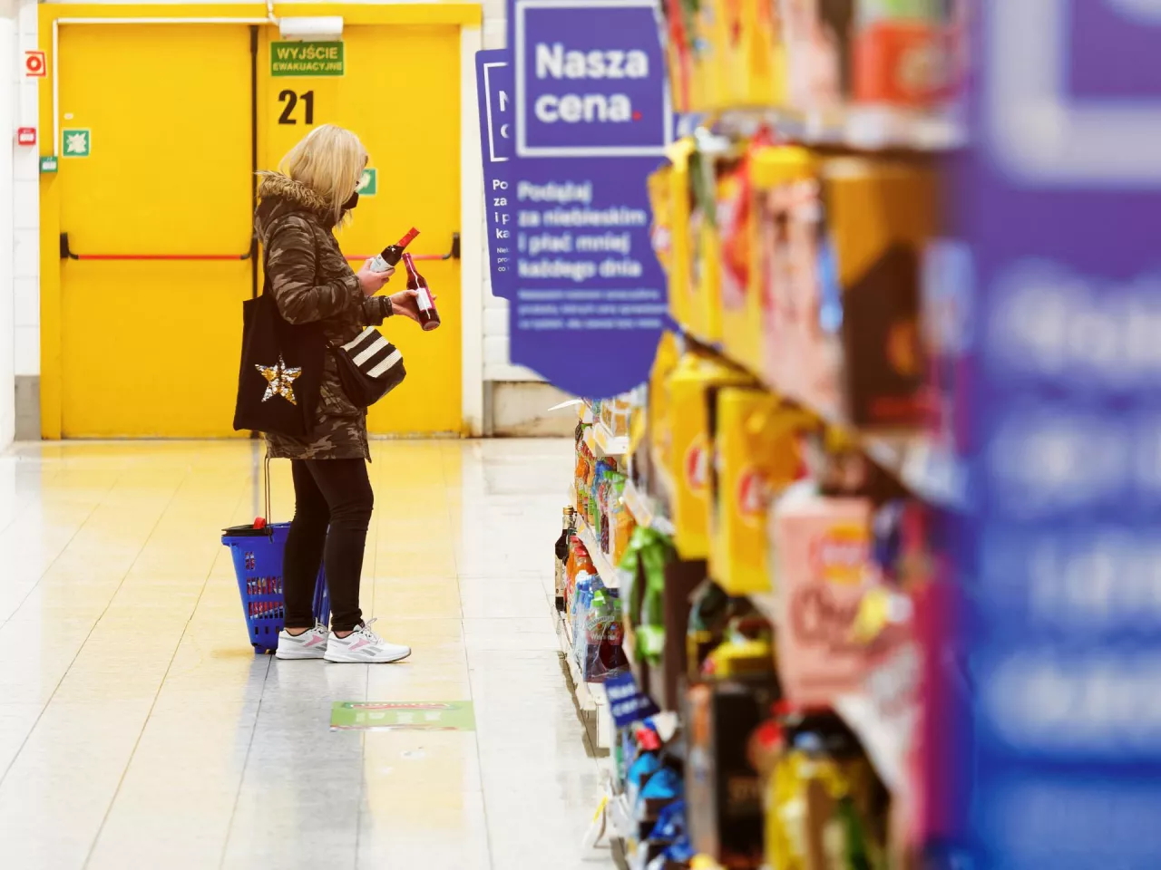 68 proc. polskich konsumentów czuje się bezpiecznie podczas robienia tradycyjnych zakupów (fot. Łukasz Rawa/wiadomoscihandlowe.pl)