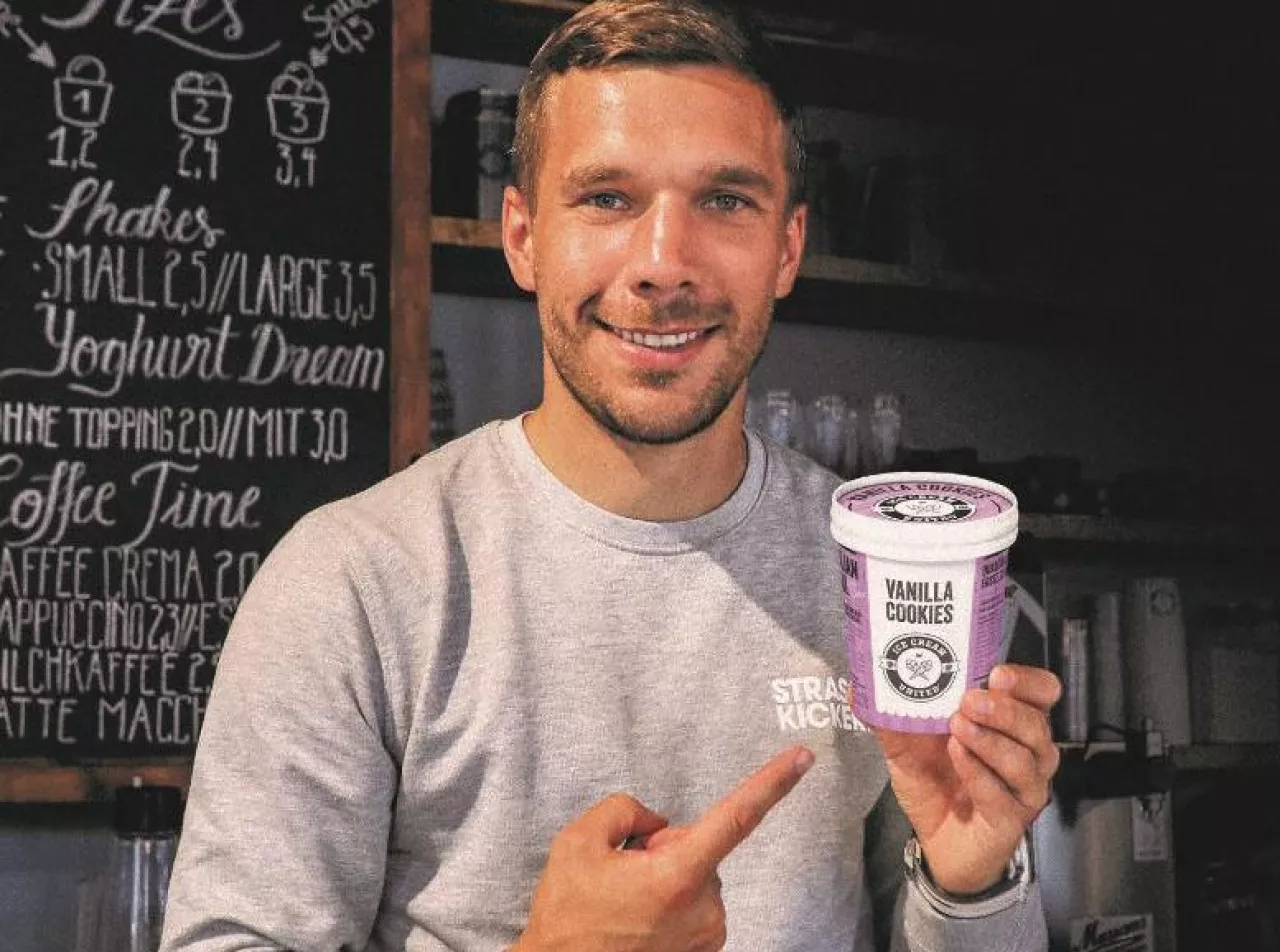 Lukas Podolski promuje lody w Lidlu (mat. prasowe)