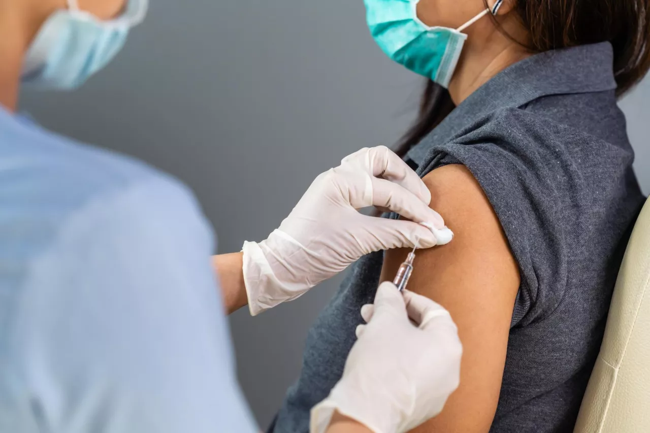 Szczepionka być może staną się obowiązkowe dla pracowników handlu (fot. Shutterstock)