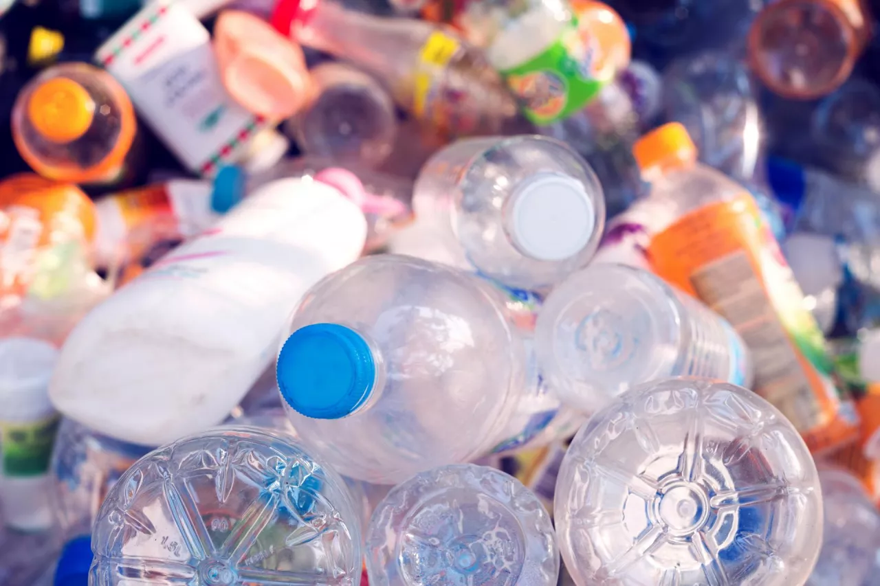 Plastikowe butelki (fot. Shutterstock)