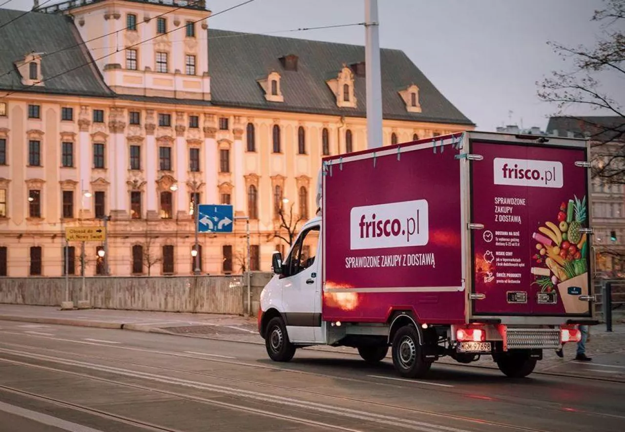 Teraz klienci Frisco.pl mogą sprawdzić w aplikacji gdzie jest ciężarówka z ich zakupami (Frisco.pl)